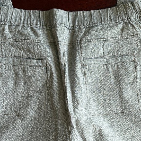 Women's Gray Capris - Picture 3 of 9
